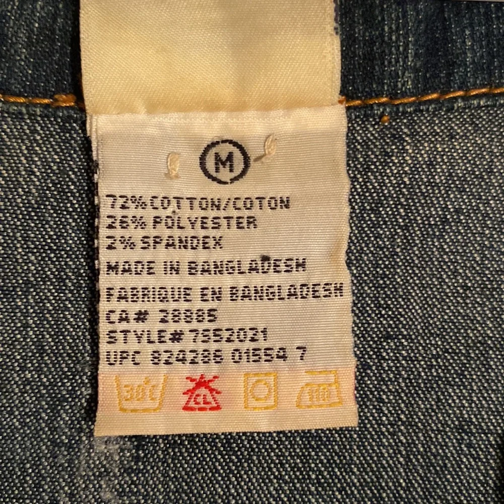 💙💎Levis jacket with bling ladies/youth/child. Pretty embellishments medium sz. - Picture 8 of 8